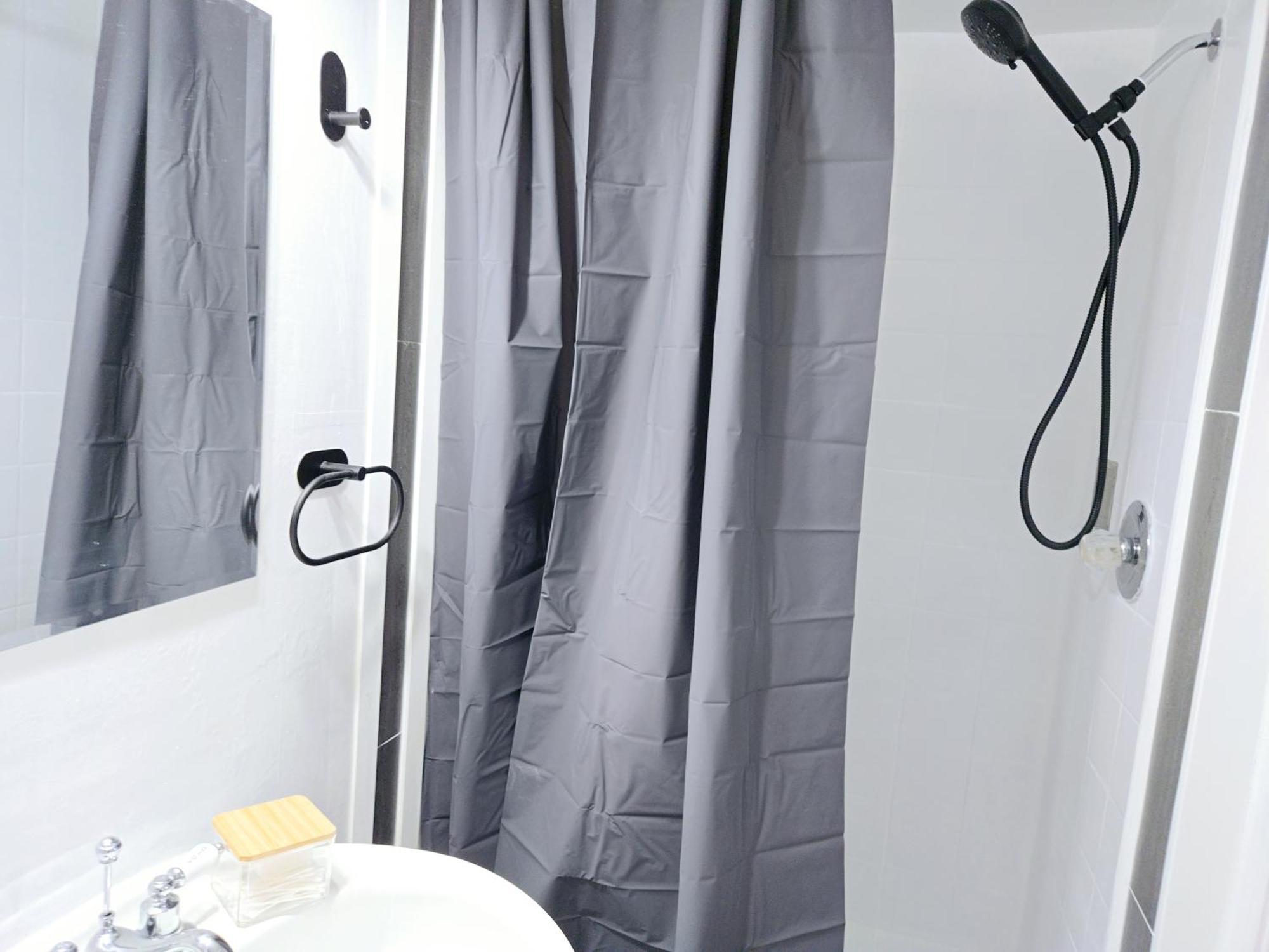 Lovely Cozy Room! With Attached Private Bath In The Heart Of Vancouver! Private Parking & Self Check-In! Esterno foto