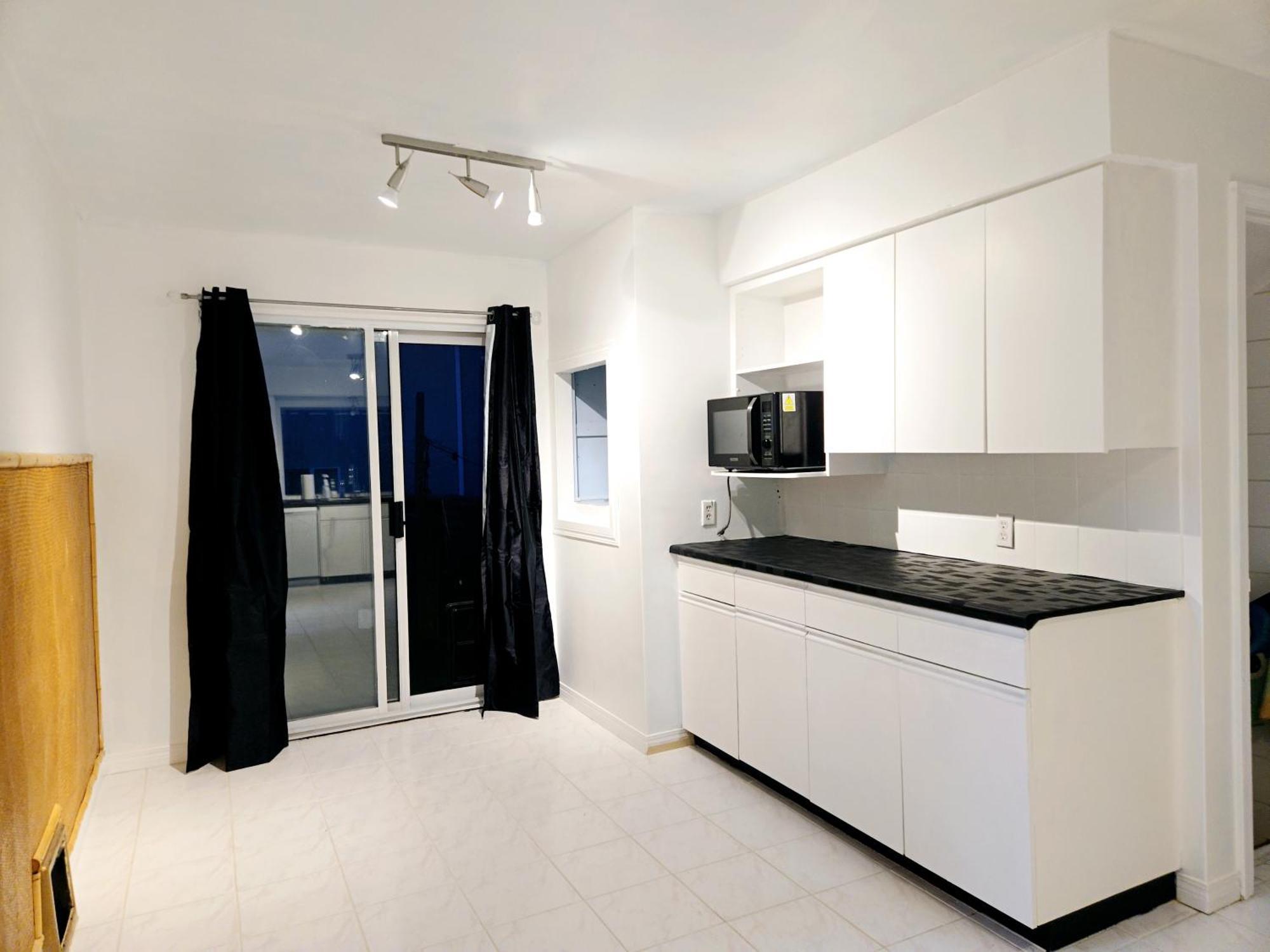 Lovely Cozy Room! With Attached Private Bath In The Heart Of Vancouver! Private Parking & Self Check-In! Esterno foto