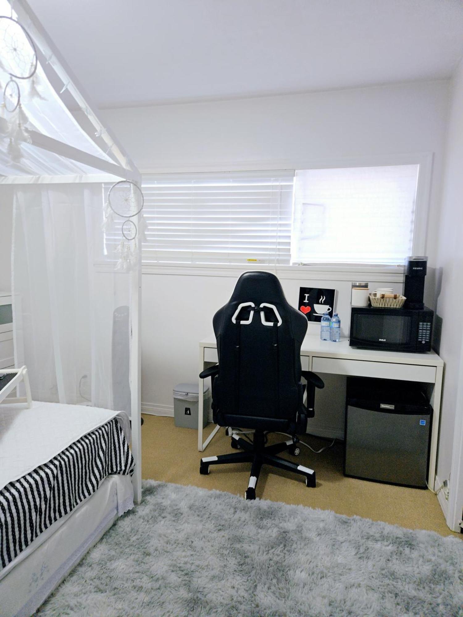 Lovely Cozy Room! With Attached Private Bath In The Heart Of Vancouver! Private Parking & Self Check-In! Esterno foto